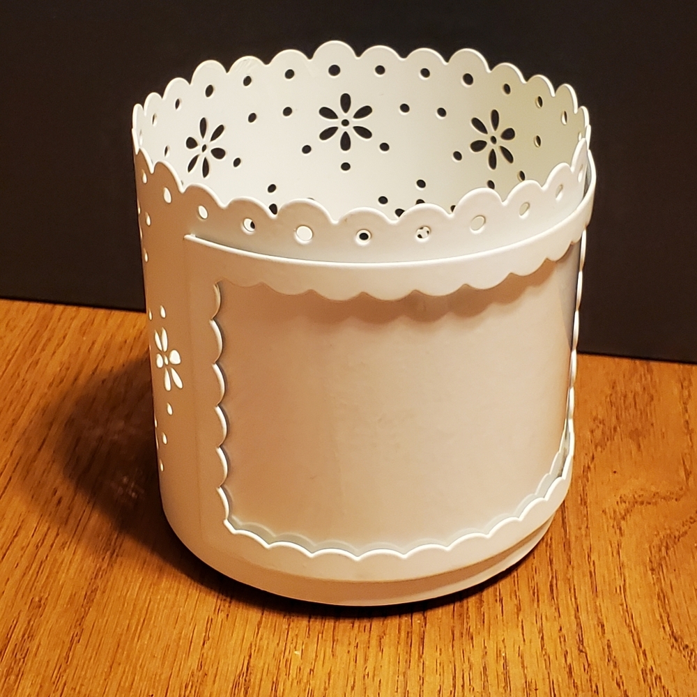 Yankee Candle Eyelet Lace Photo Frame Candle Holder - Picture 3 of 14